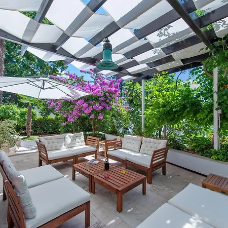 Nada, Paradise By The Sea And Beaches Omišalj