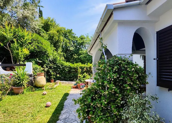 Nada, Paradise By The Sea And Beaches * Omišalj