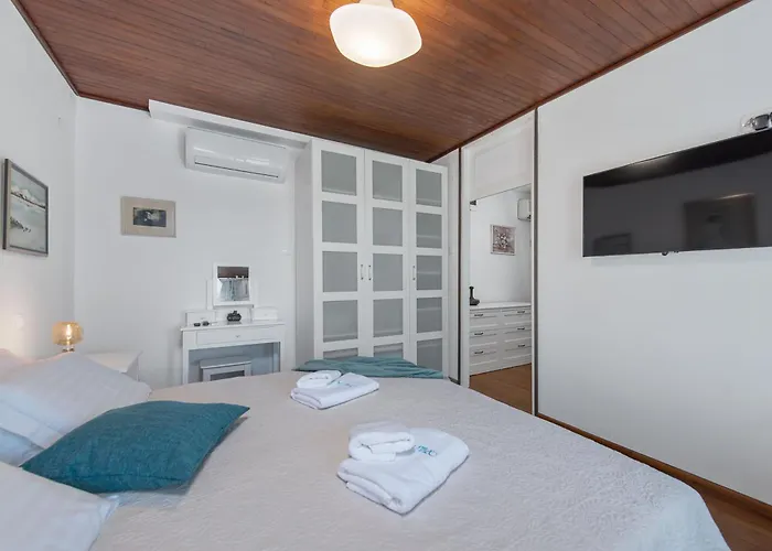 Nada, Paradise By The Sea And Beaches Villa Omišalj