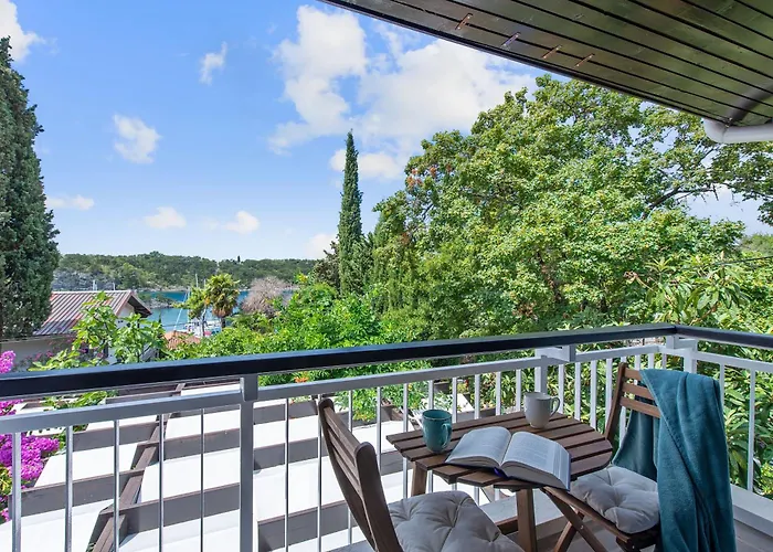 Nada, Paradise By The Sea And Beaches Villa Omišalj