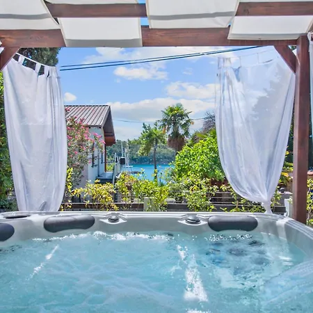 Nada, Paradise By The Sea And Beaches Villa Omisalj