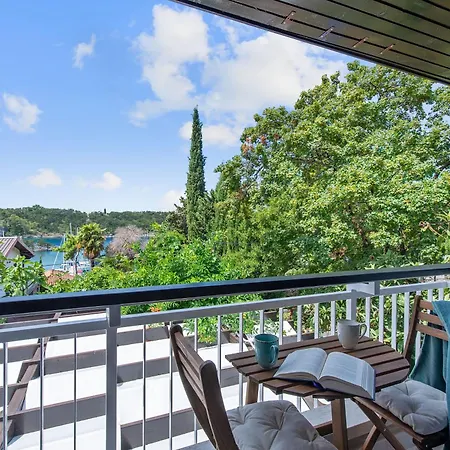 Nada, Paradise By The Sea And Beaches Villa Omisalj